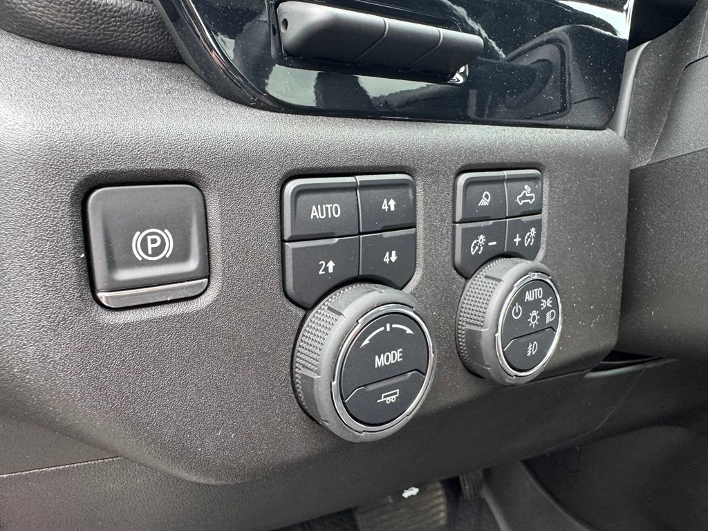 Certified 2025 Chevrolet Silverado 1500 High Country w/ High Country Premium Package AWD/4WD image 17