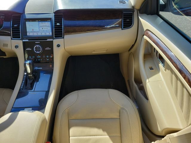 Used 2018 Ford Taurus Limited w/ Driver Assist Package FWD image 15