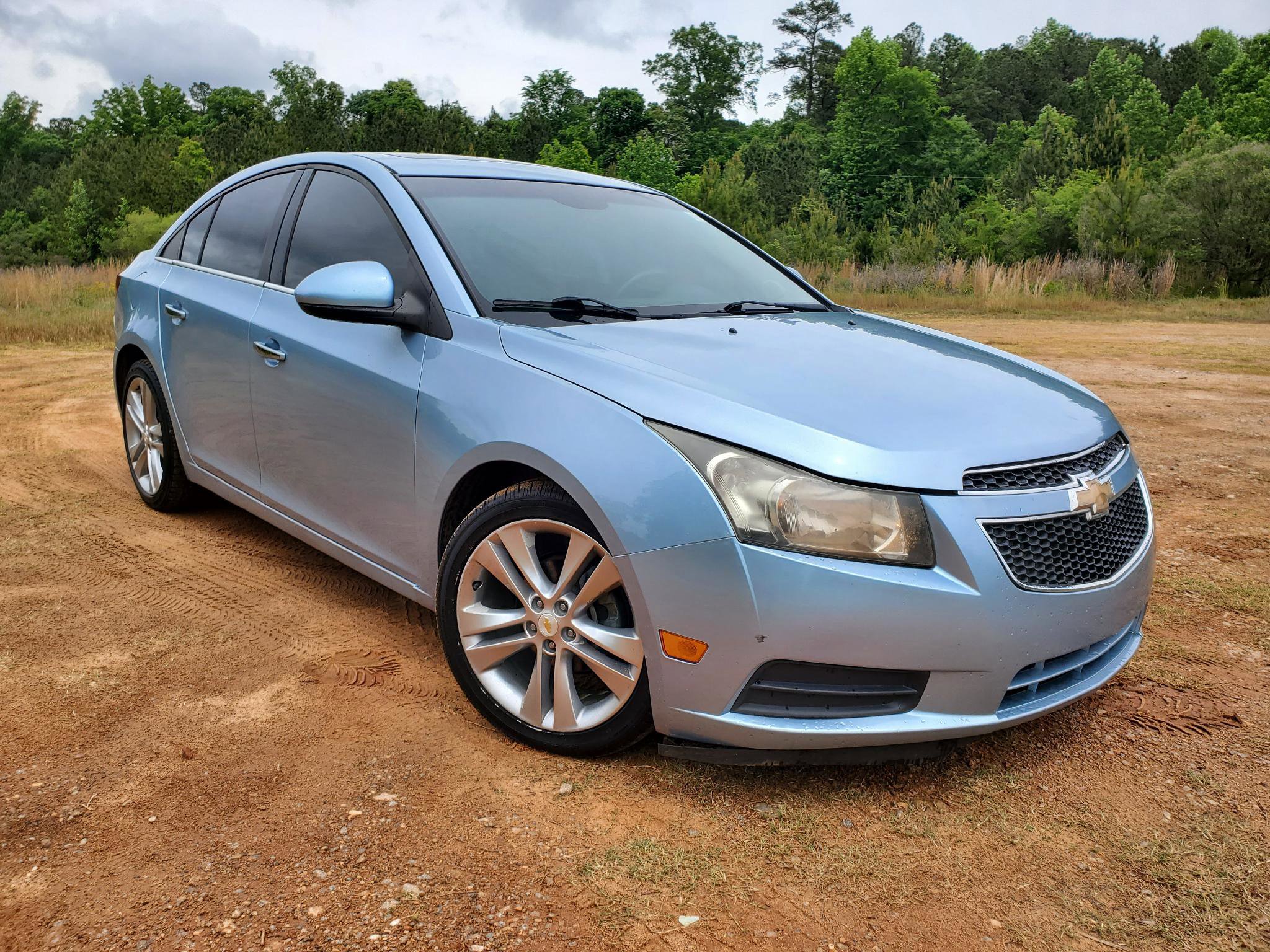 Used 2011 Chevrolet Cruze LTZ FWD image 2