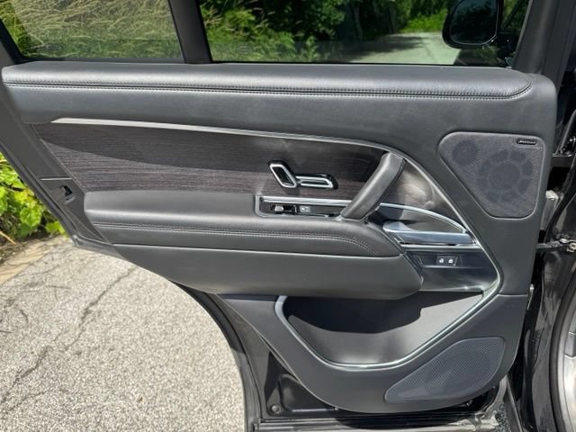 Certified 2025 Land Rover Range Rover SE AWD/4WD image 11