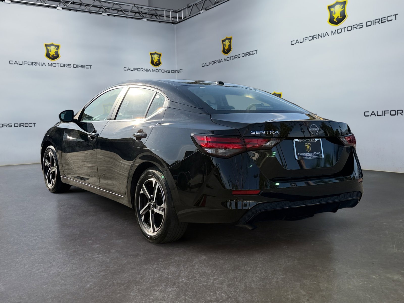 Used 2025 Nissan Sentra SV FWD image 3