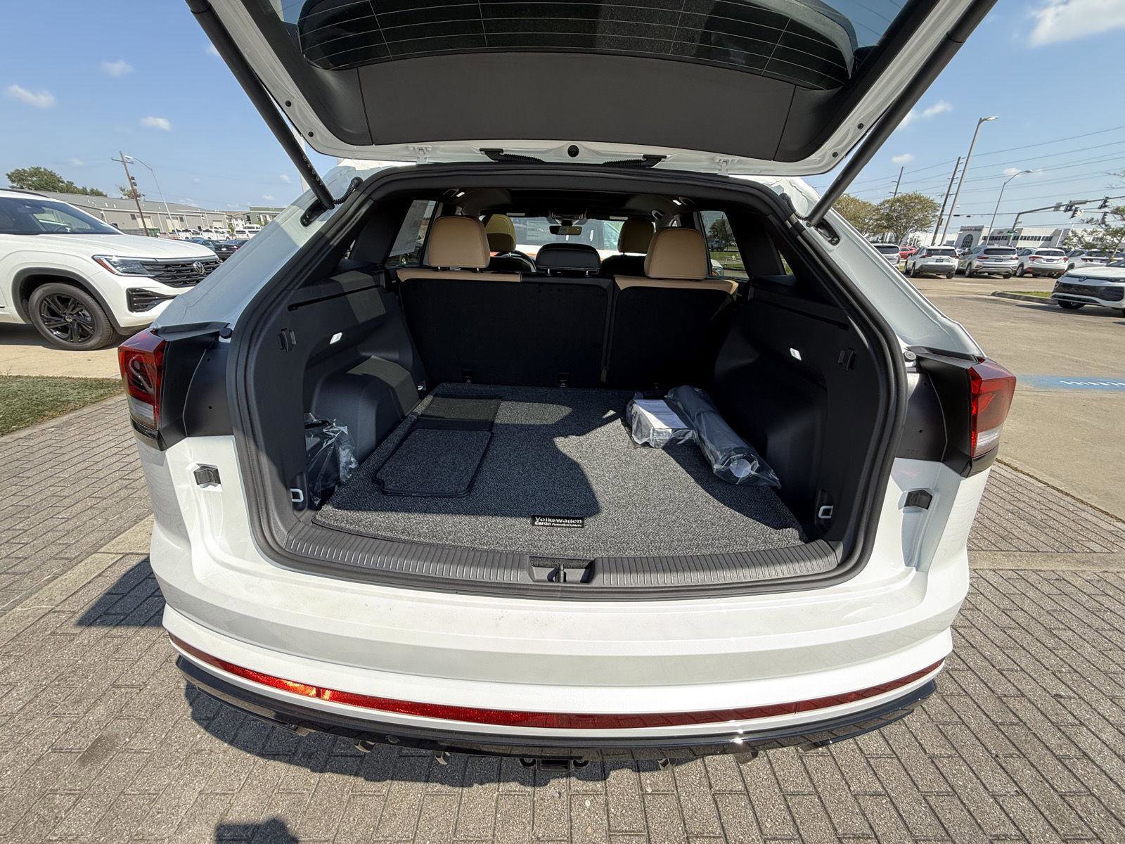 New 2026 Volkswagen Atlas Cross Sport SEL R-Line image 10