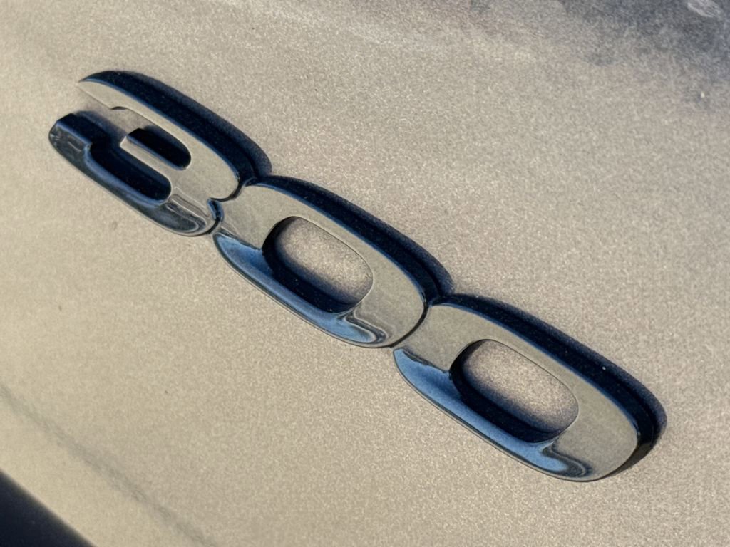 Used 2023 Chrysler 300 Touring w/ Sport Appearance Package image 10