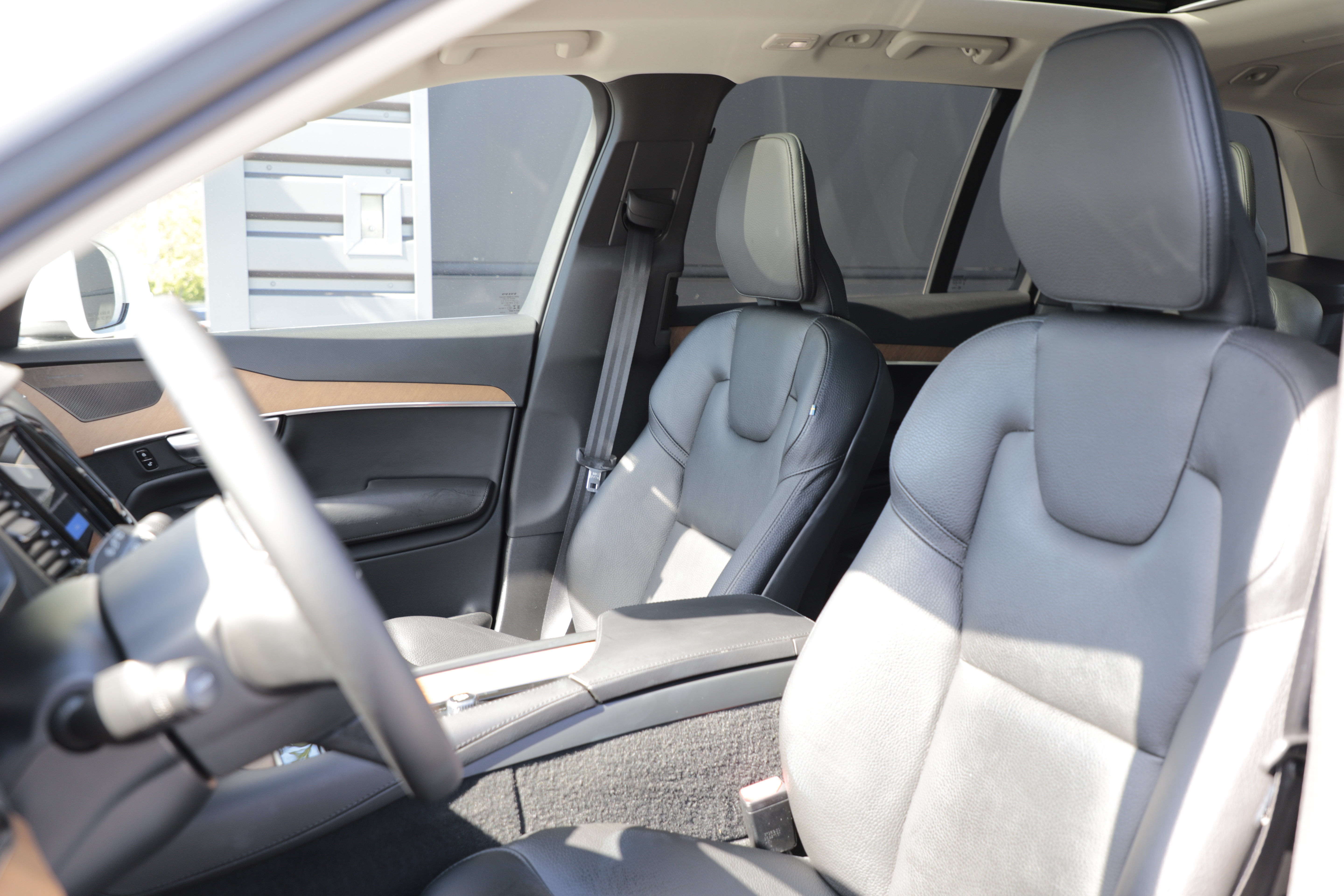Used 2023 Volvo XC90 T8 Plus AWD/4WD image 16