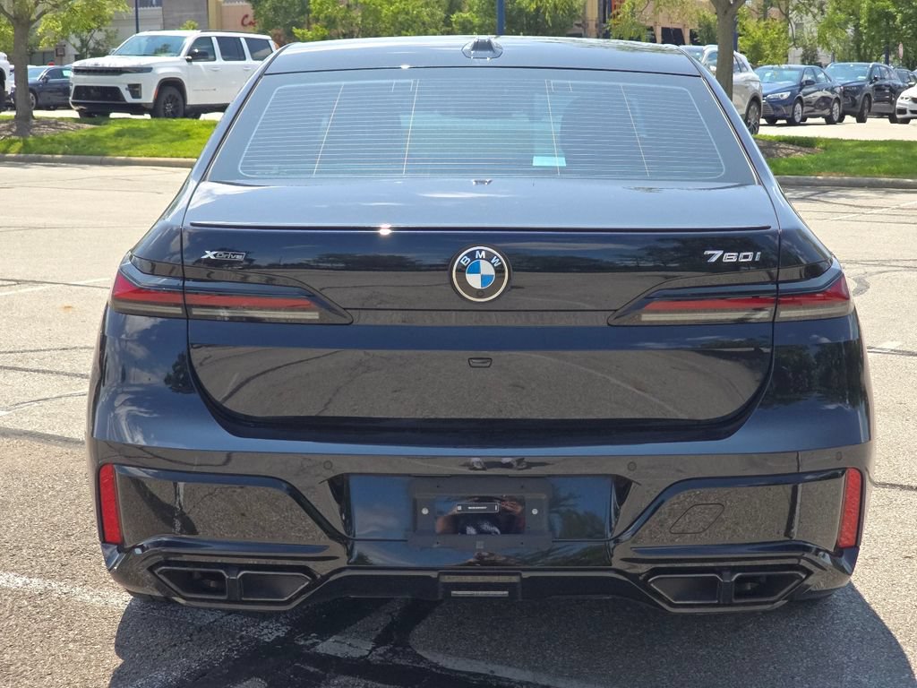 Used 2024 BMW 760i xDrive AWD/4WD image 16