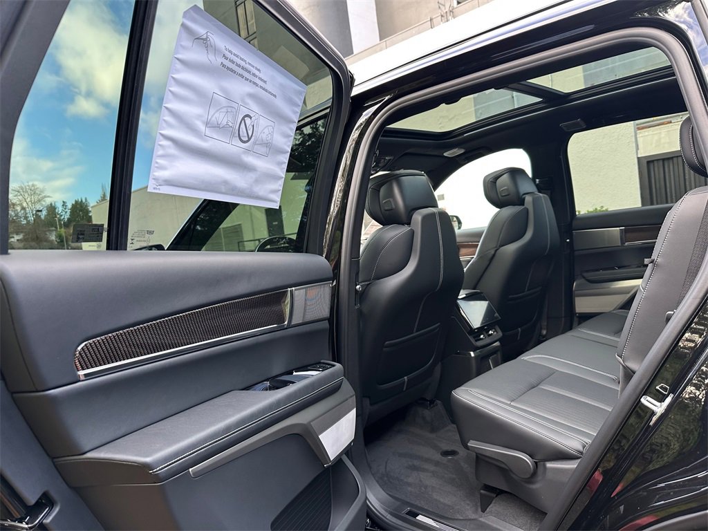 New 2026 Cadillac Vistiq Sport image 16