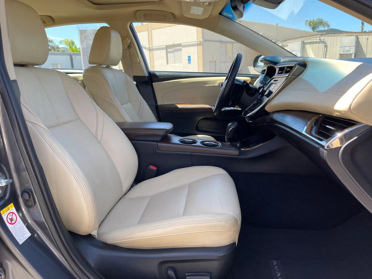Used 2018 Toyota Avalon XLE Premium w/ Preferred Accessory Package FWD image 23