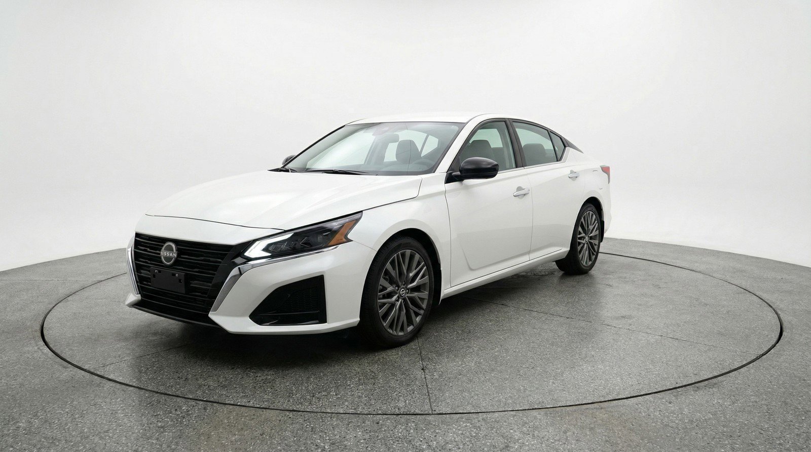 Used 2025 Nissan Altima 2.5 SV image 3