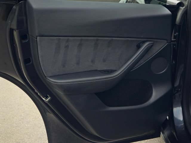 Used 2025 Tesla Model Y Long Range AWD/4WD image 52