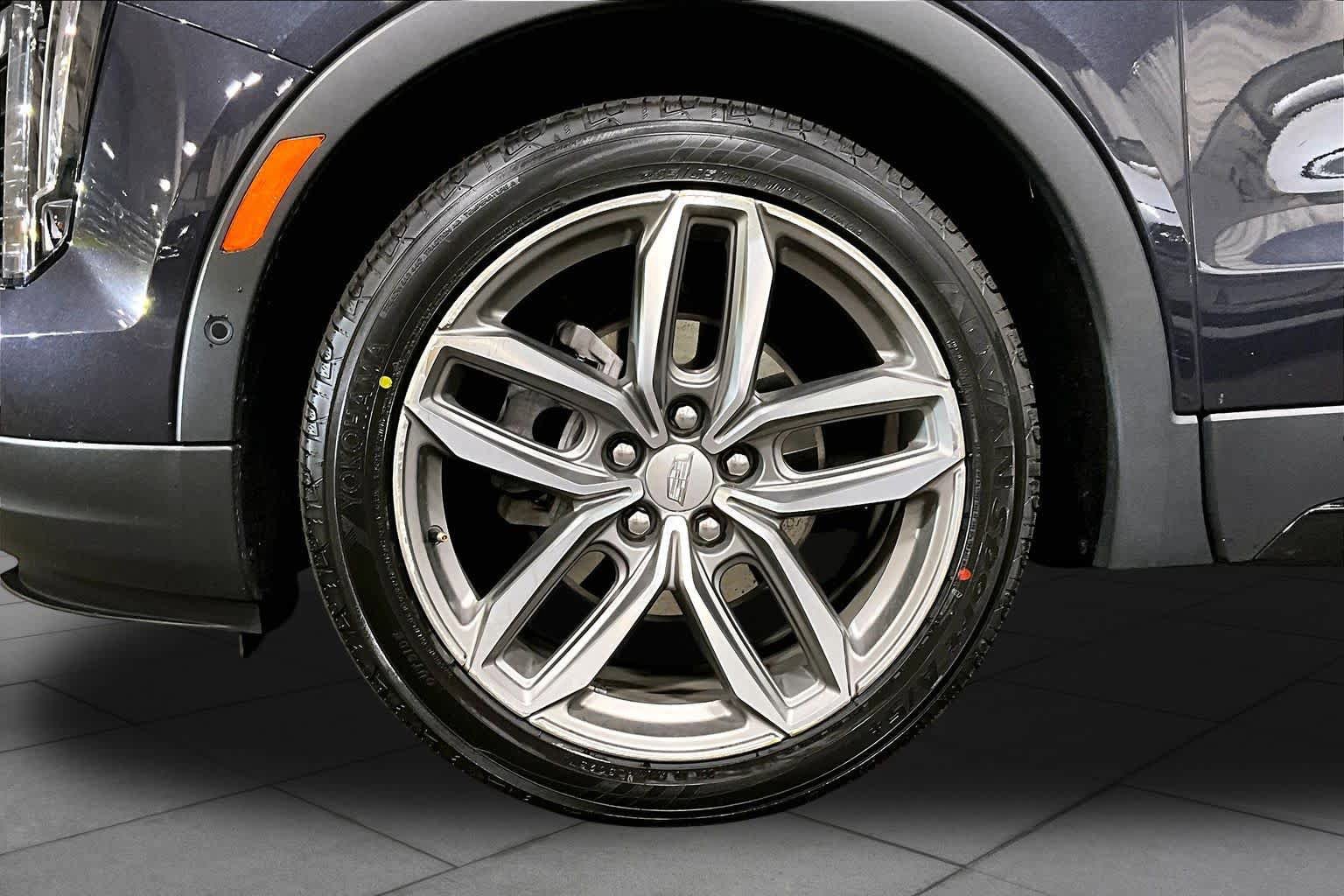 Used 2022 Cadillac XT4 Sport w/ Enhanced Visibility Package FWD image 11