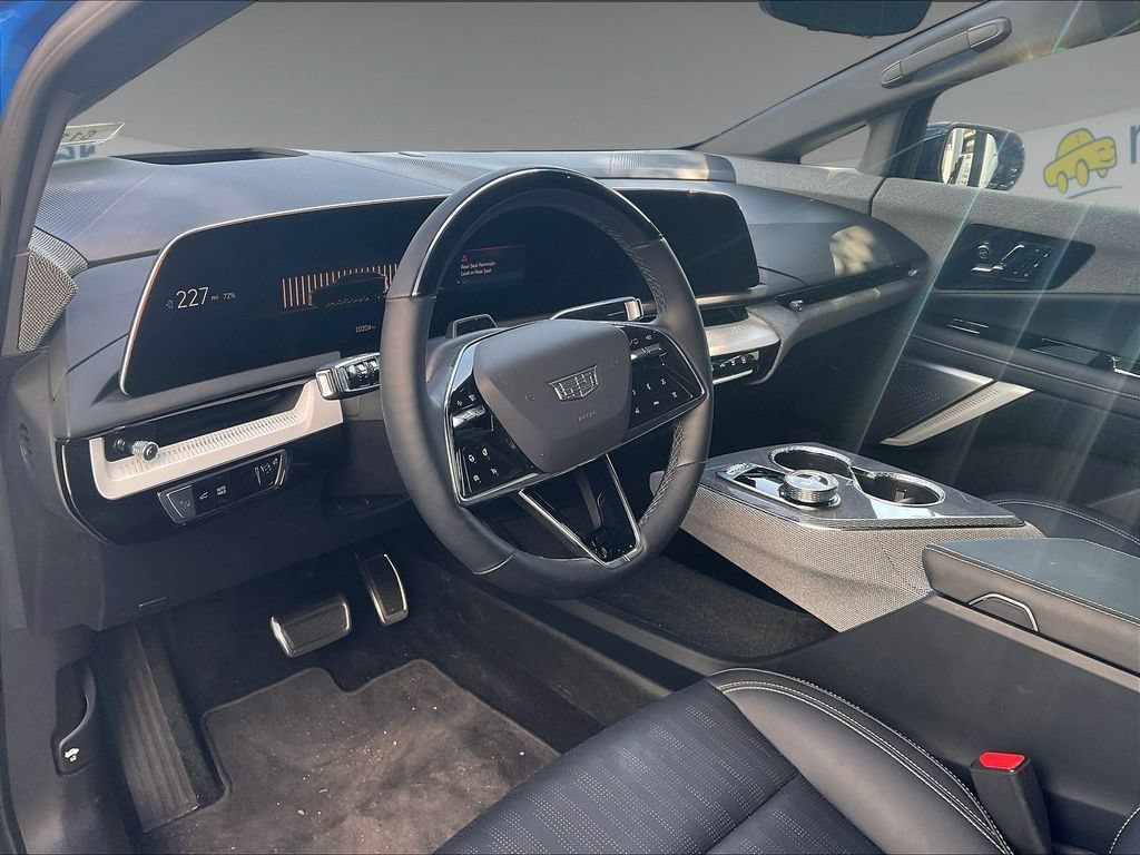 Used 2025 Cadillac Optiq Luxury 2 AWD/4WD image 7