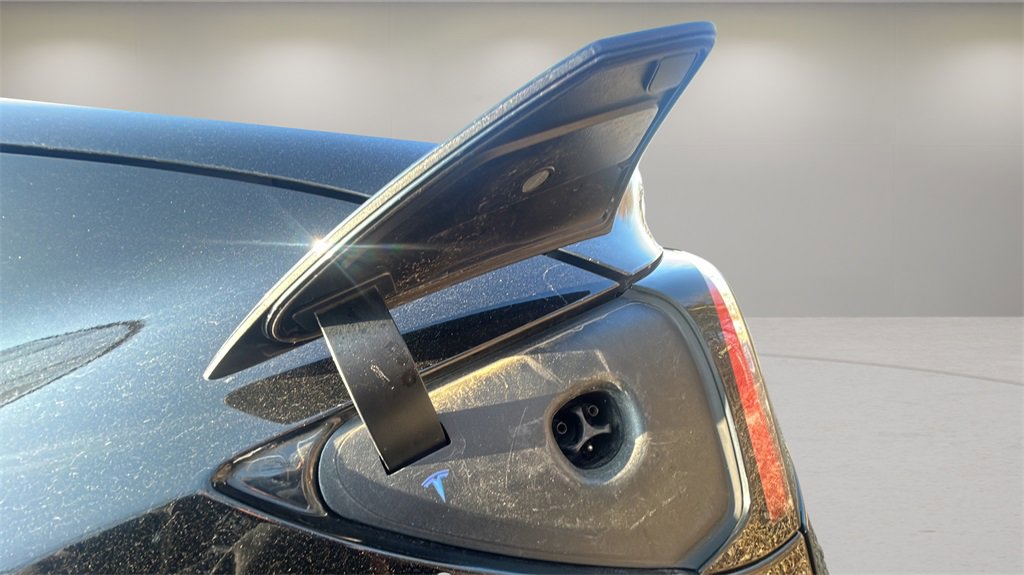 Used 2021 Tesla Model Y Long Range image 12
