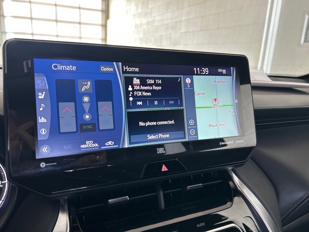 Used 2022 Toyota Venza XLE image 19