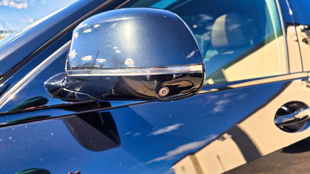 Used 2021 BMW X7 M50i w/ Dynamic Handling Package image 52