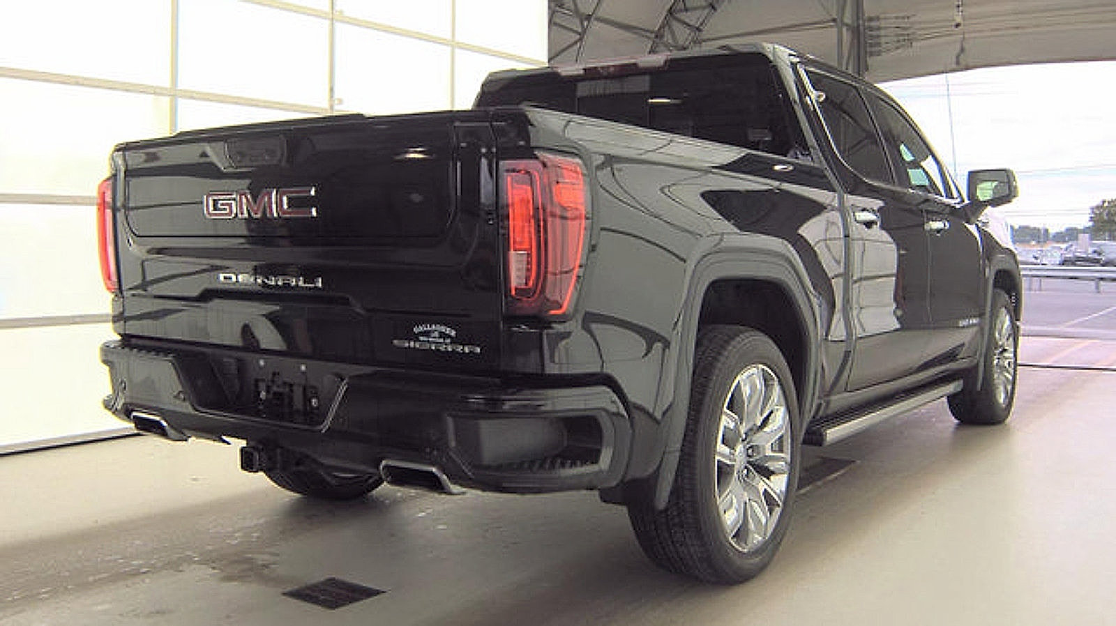 Used 2022 GMC Sierra 1500 Denali w/ Denali Reserve Package AWD/4WD image 5