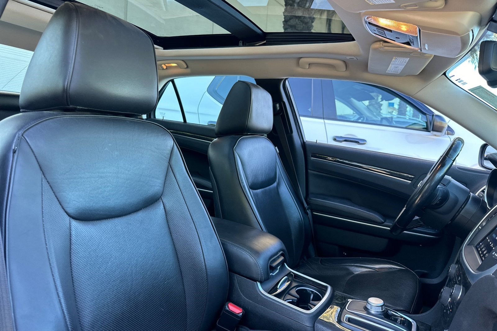 Used 2018 Chrysler 300 Limited w/ Safetytec Plus Group RWD image 31