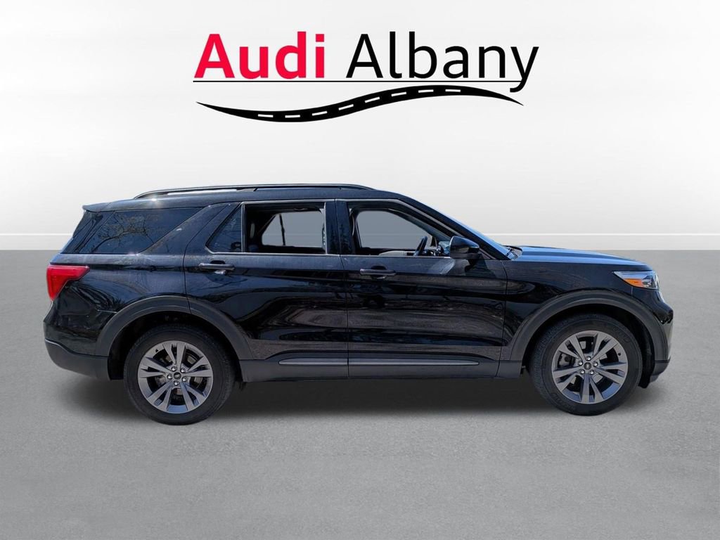 Used 2022 Ford Explorer XLT w/ Equipment Group 202A AWD/4WD image 3
