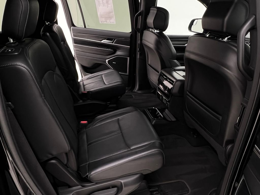 Used 2023 Jeep Wagoneer Series III w/ Preferred Equipment Group image 21