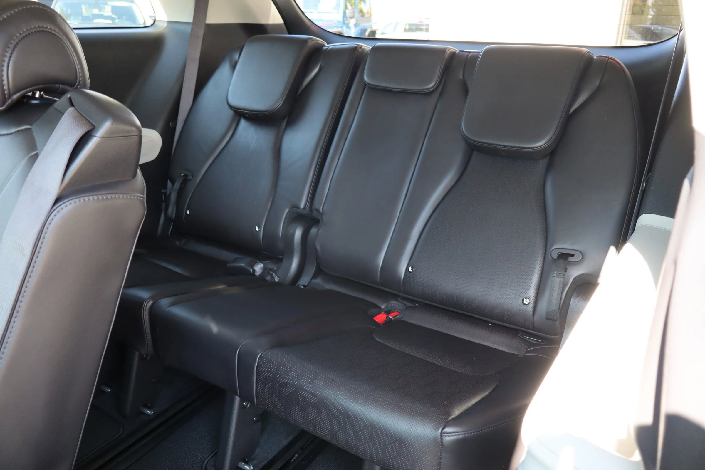 Used 2024 Kia Carnival LX image 12