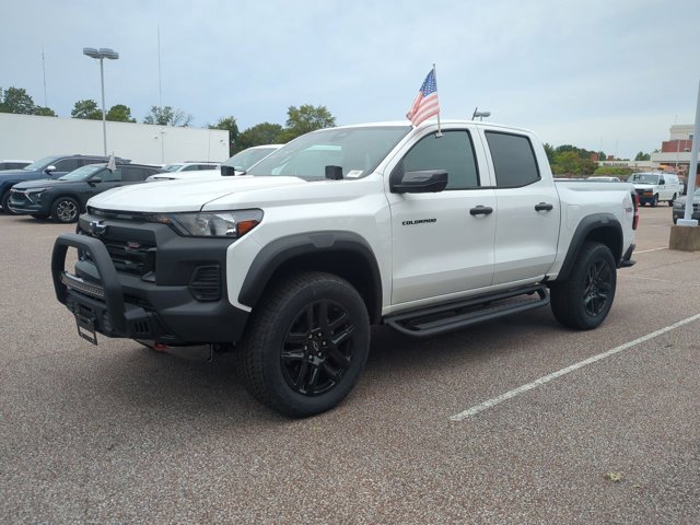 New 2025 Chevrolet Colorado Trail Boss w/ Off-Road Front Bumper Package