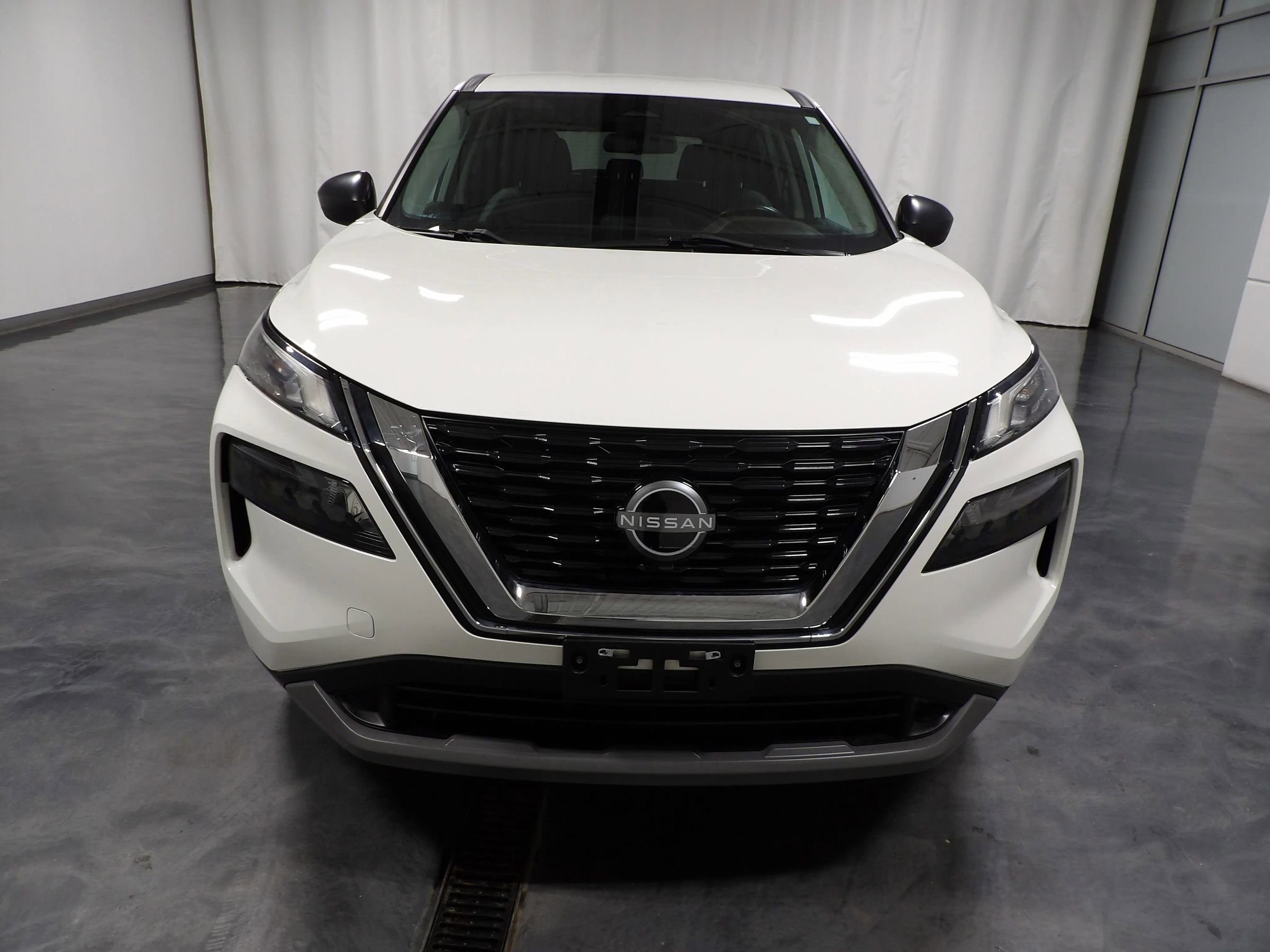 Used 2022 Nissan Rogue S AWD/4WD image 3