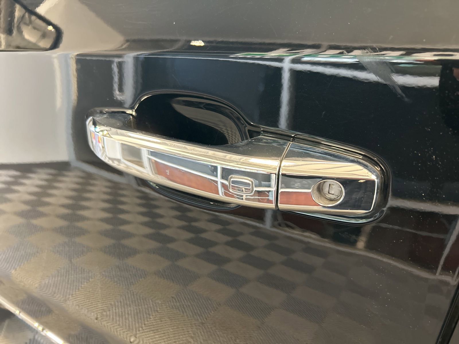 Used 2025 GMC Sierra 1500 SLT image 9