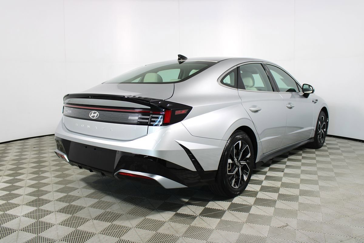 Used 2025 Hyundai Sonata SEL FWD image 34