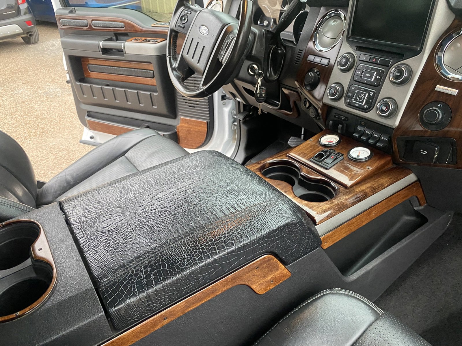 Used 2016 Ford F450 Lariat w/ Lariat Interior Package AWD/4WD image 14