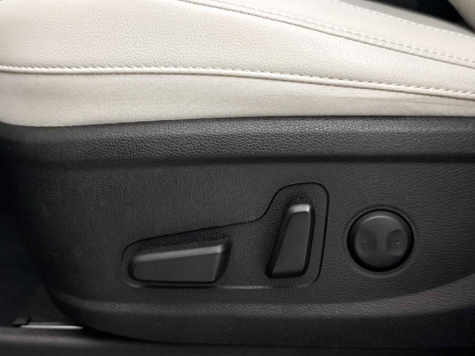 Used 2024 Kia Telluride EX w/ EX Captain's Chair Package FWD image 30