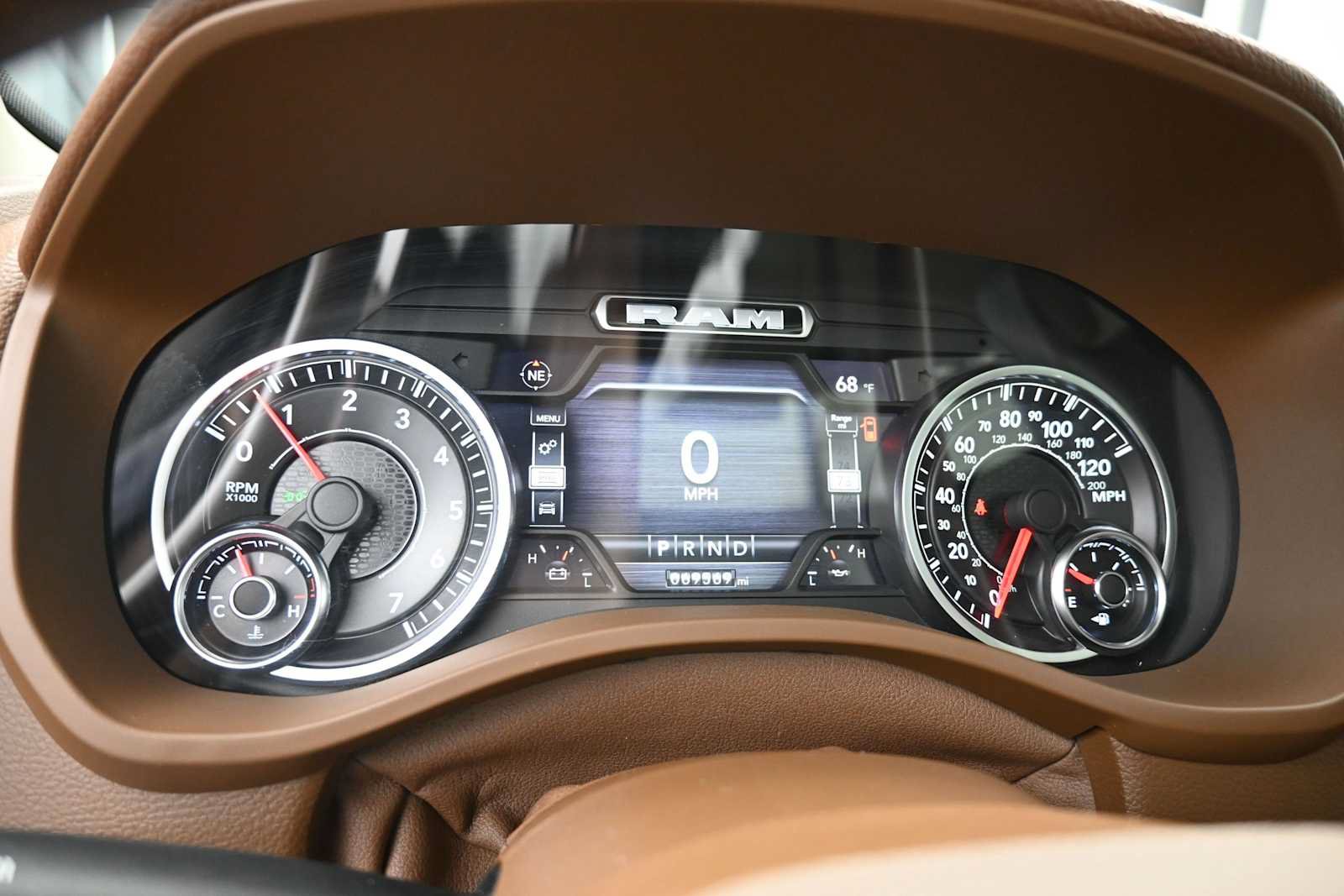 Used 2022 RAM 1500 Laramie AWD/4WD image 7