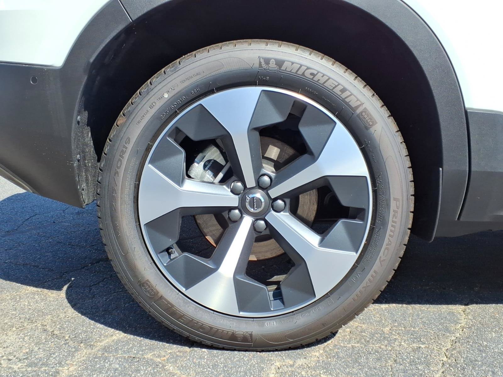 New 2026 Volvo XC40 B5 Plus w/ Protection Package Premier AWD/4WD image 4
