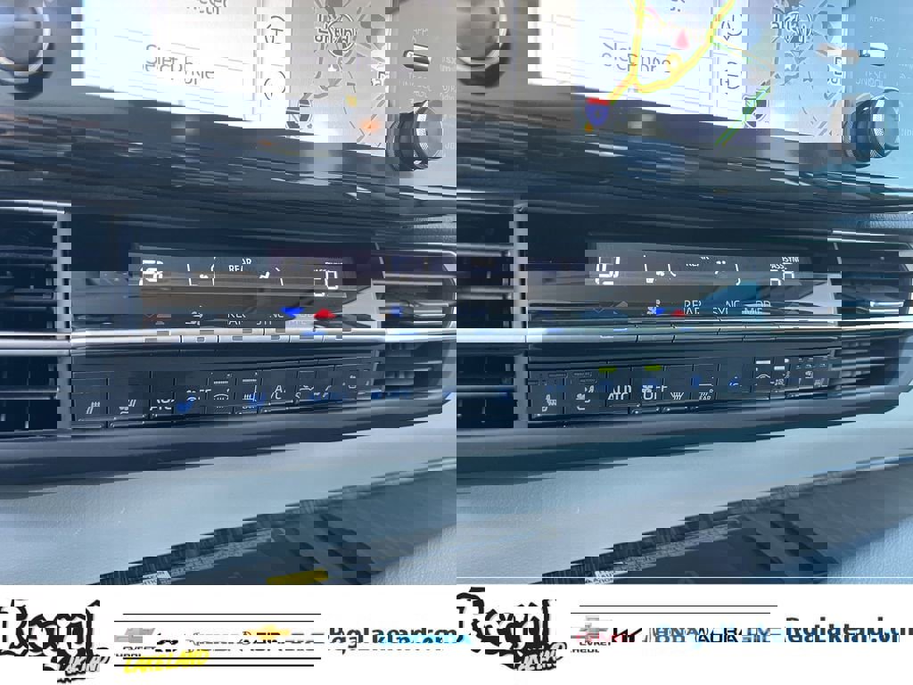 Used 2023 Toyota Sienna Limited image 26