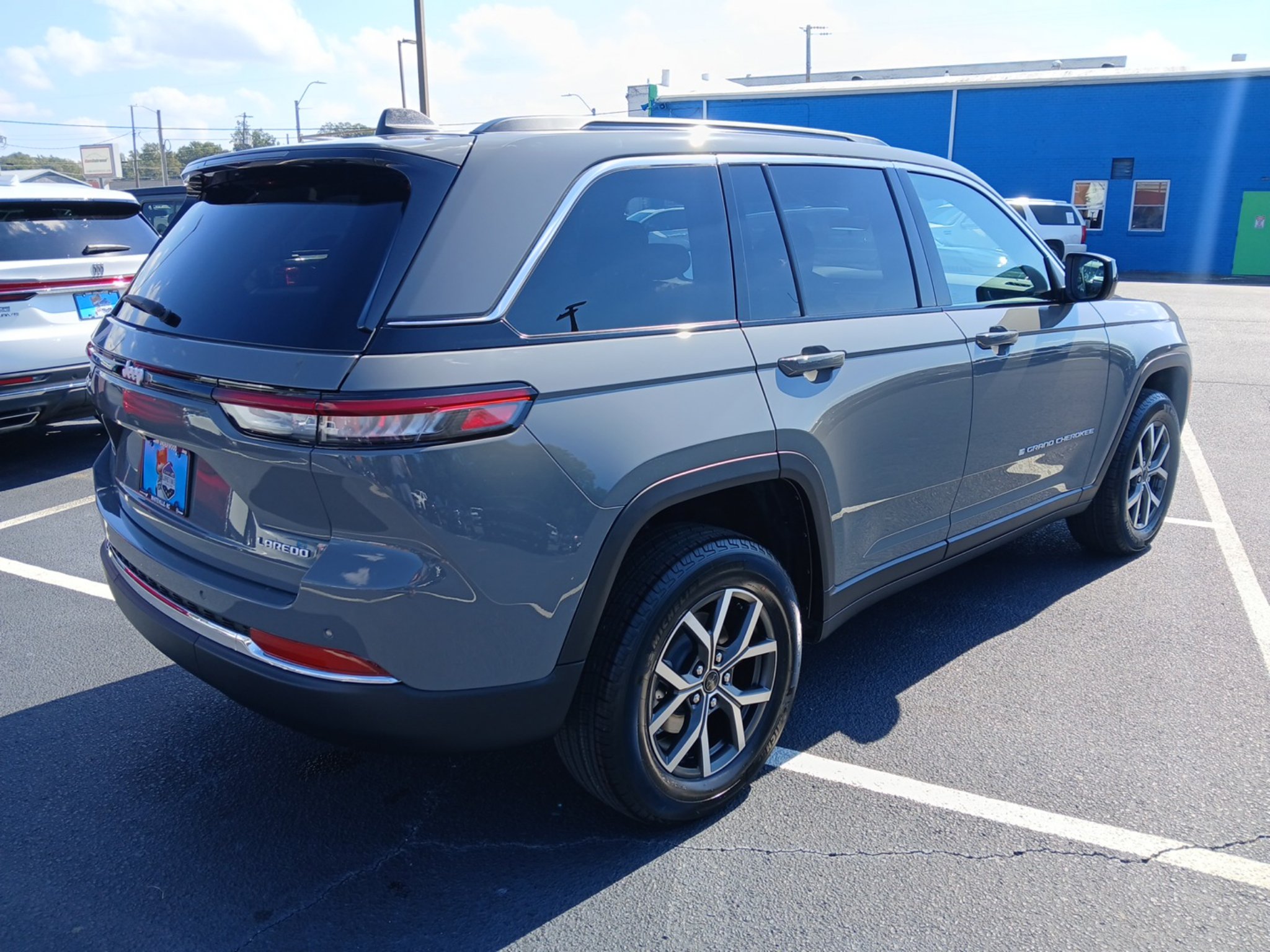 New 2027 Jeep Grand Cherokee Laredo X RWD image 3