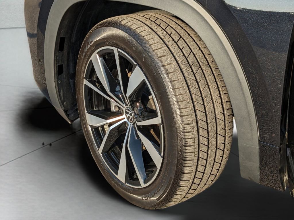 Used 2025 Volkswagen Atlas SEL Premium R-Line image 35