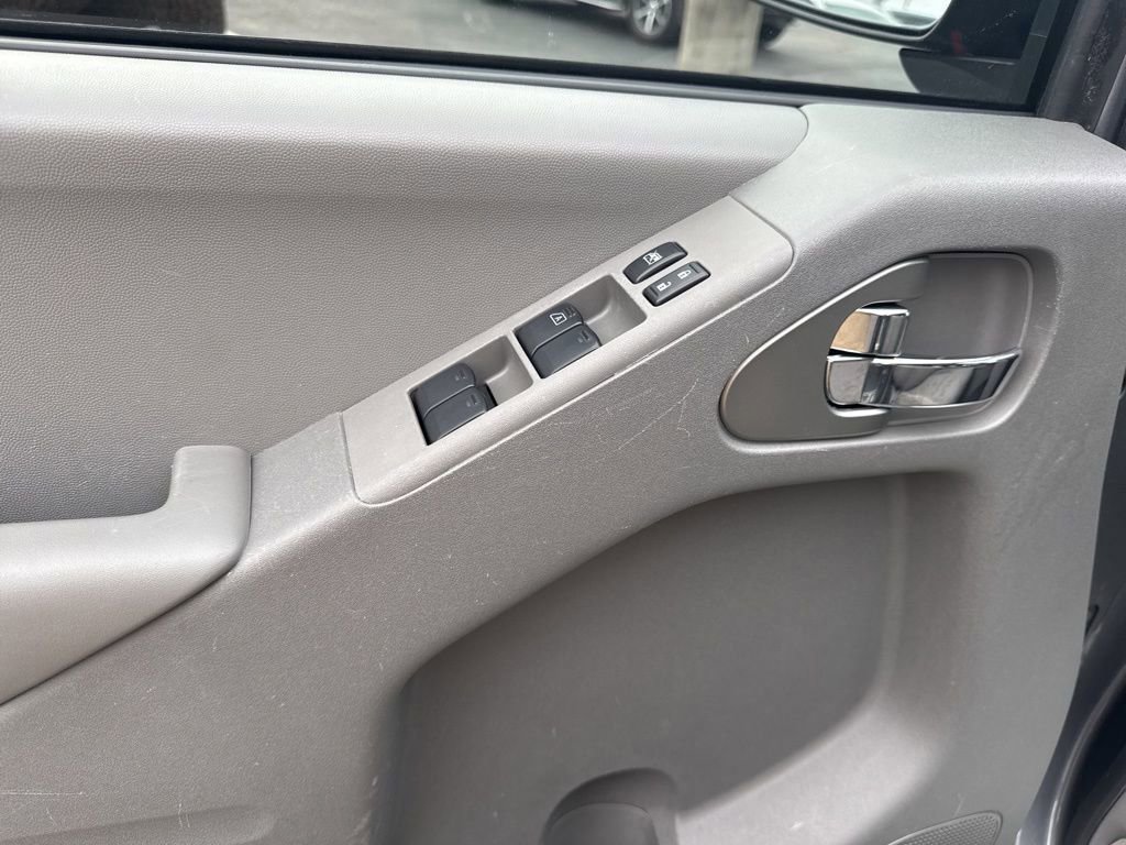 Used 2020 Nissan Frontier SV image 22