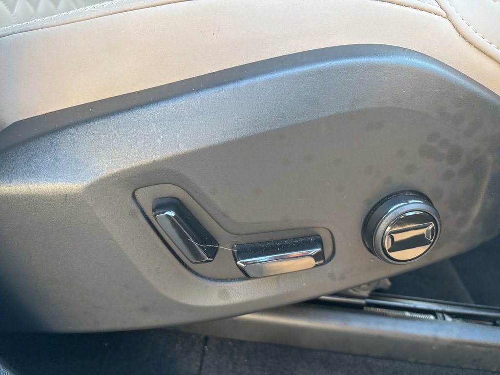 Certified 2025 Volvo XC90 B6 Plus image 44