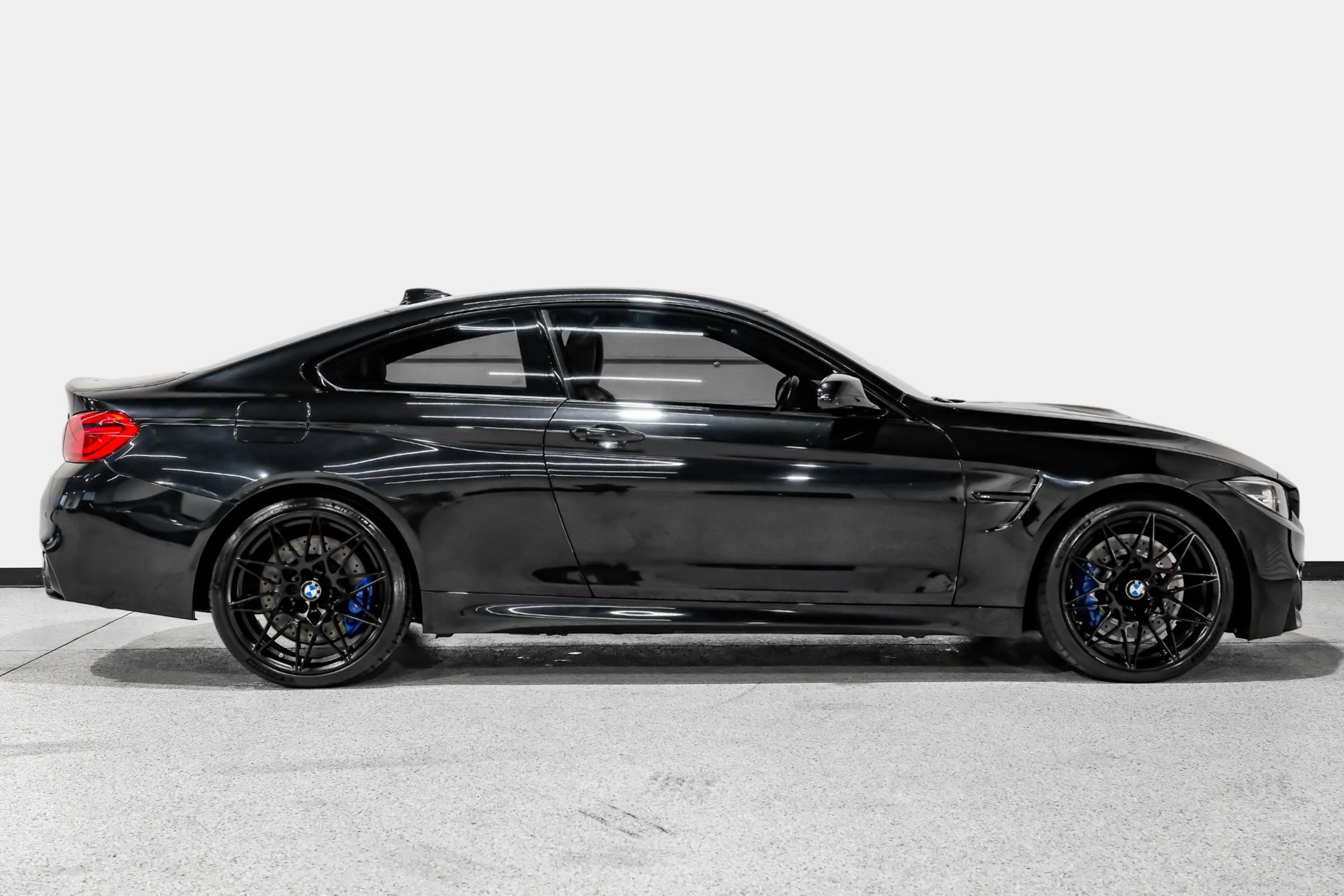 Used 2019 BMW M4 Coupe w/ Competition Package RWD image 5