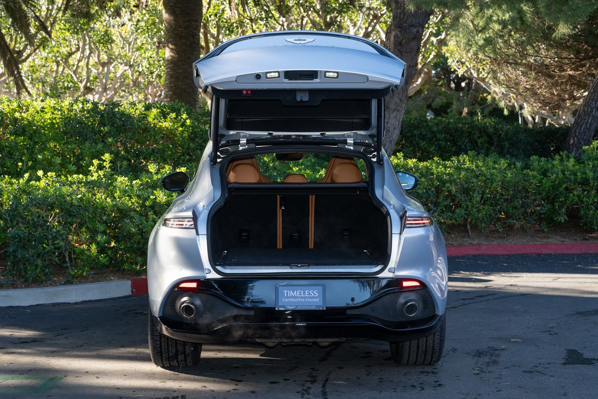 Used 2021 Aston Martin DBX image 7