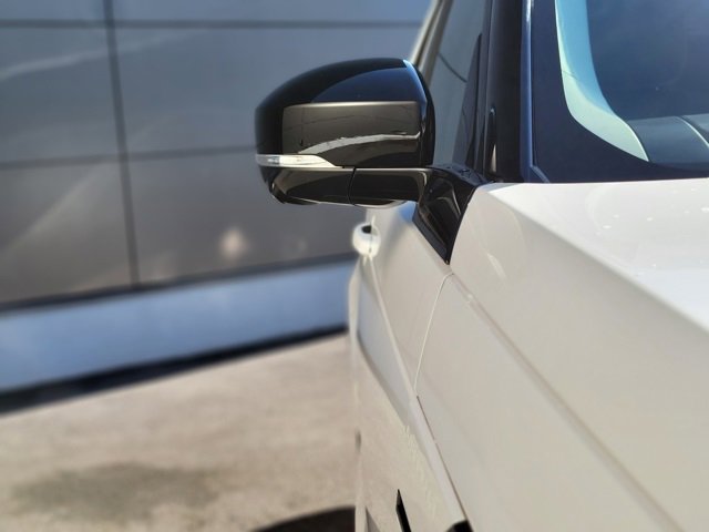 Used 2024 Land Rover Discovery S image 45