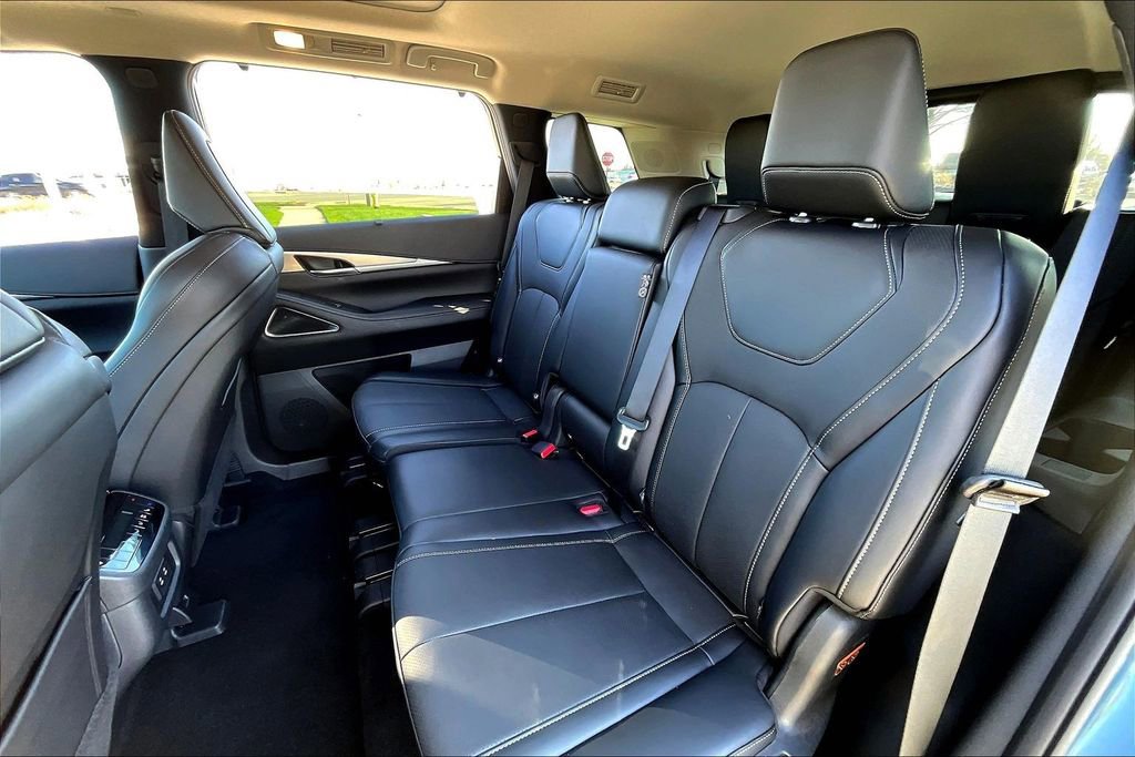 Certified 2026 INFINITI QX60 Luxe w/ Cargo Package AWD/4WD image 31