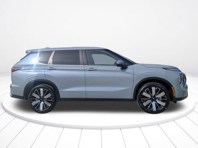 New 2026 Mitsubishi Outlander SE image 3