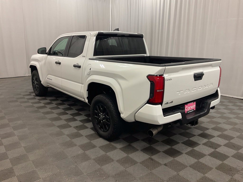 Used 2025 Toyota Tacoma SR5 AWD/4WD image 34