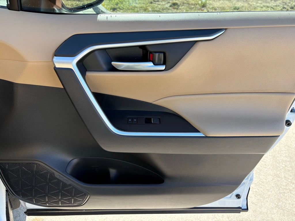 Used 2025 Toyota RAV4 XLE w/ Convenience Package image 30