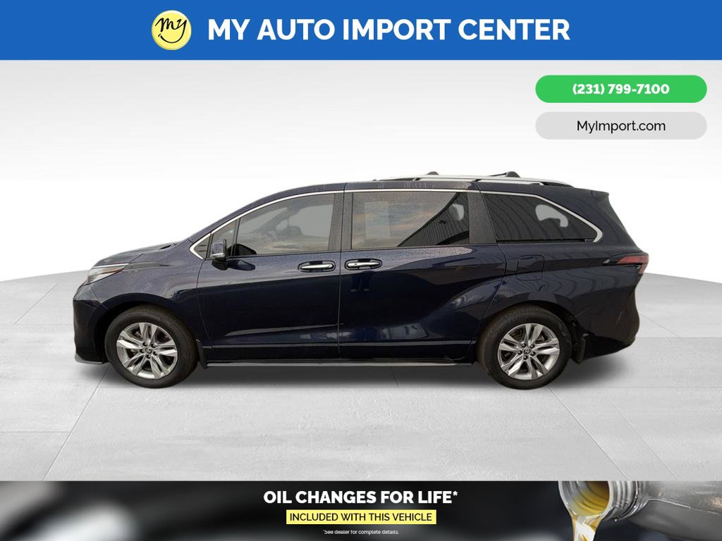 Used 2025 Toyota Sienna Limited AWD/4WD image 4