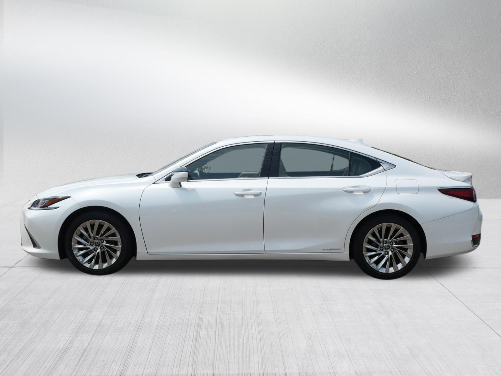 Used 2019 Lexus ES 300h FWD image 4
