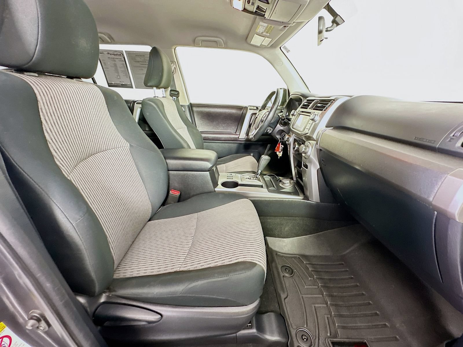 Used 2016 Toyota 4Runner SR5 AWD/4WD image 32