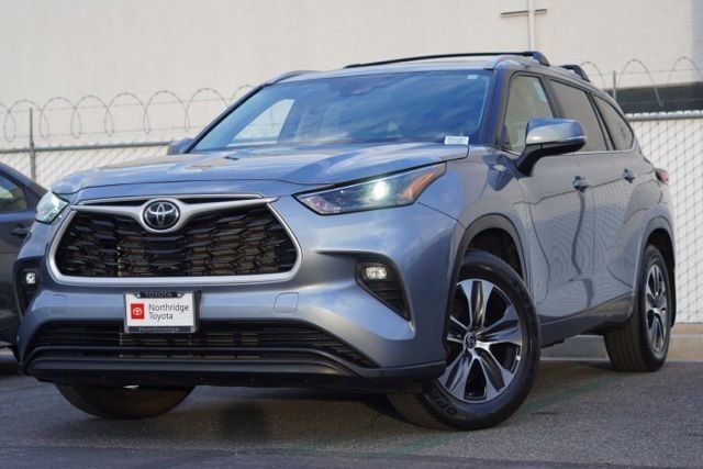 Certified 2024 Toyota Highlander XLE image 3