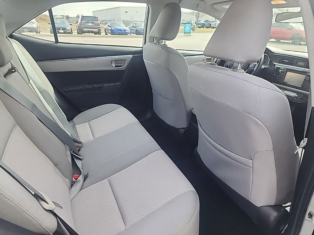 Used 2015 Toyota Corolla LE image 29