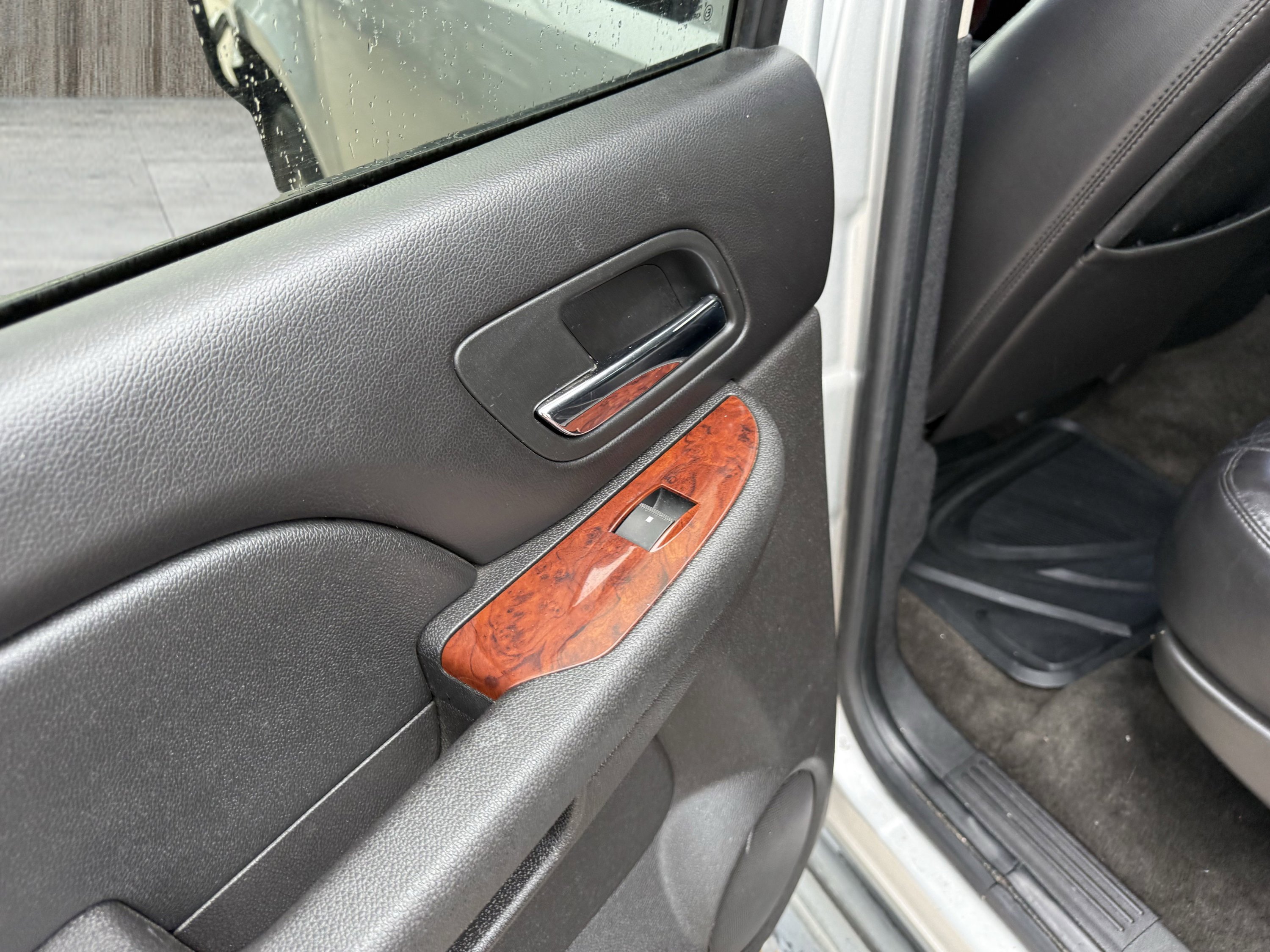 Used 2011 Chevrolet Tahoe LT image 32