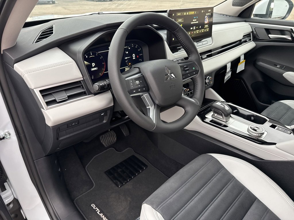 New 2025 Mitsubishi Outlander SE image 19